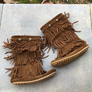 Minnetonka kids fringe boots